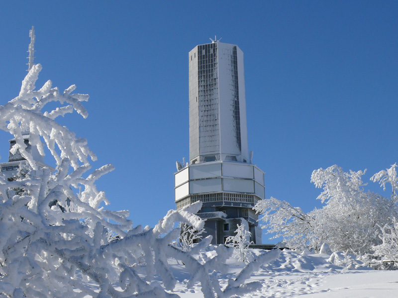 Feldbergturm_im_Schnee